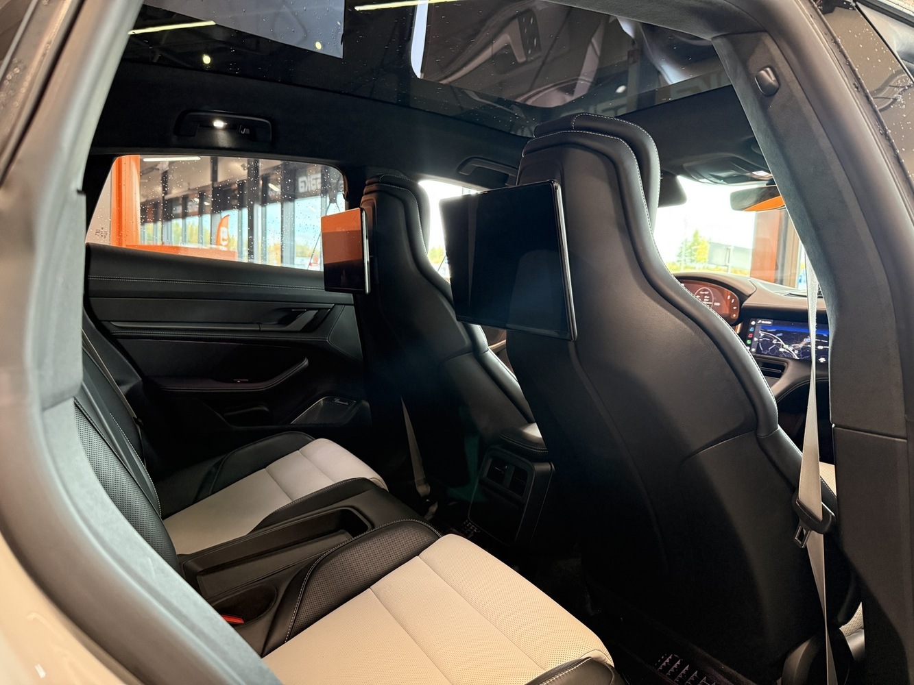 Porsche Taycan vaihtoauto