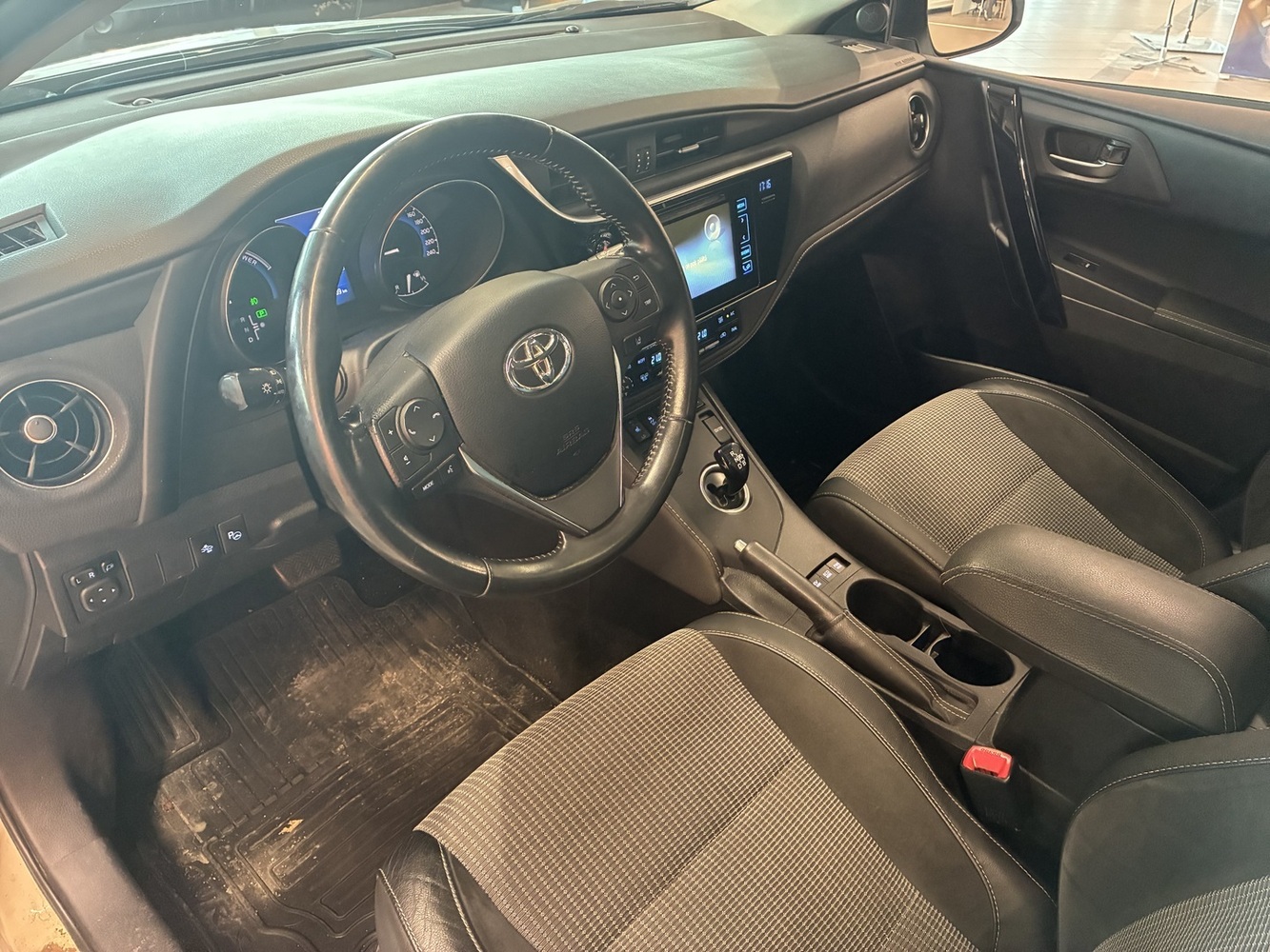 Toyota Auris vaihtoauto