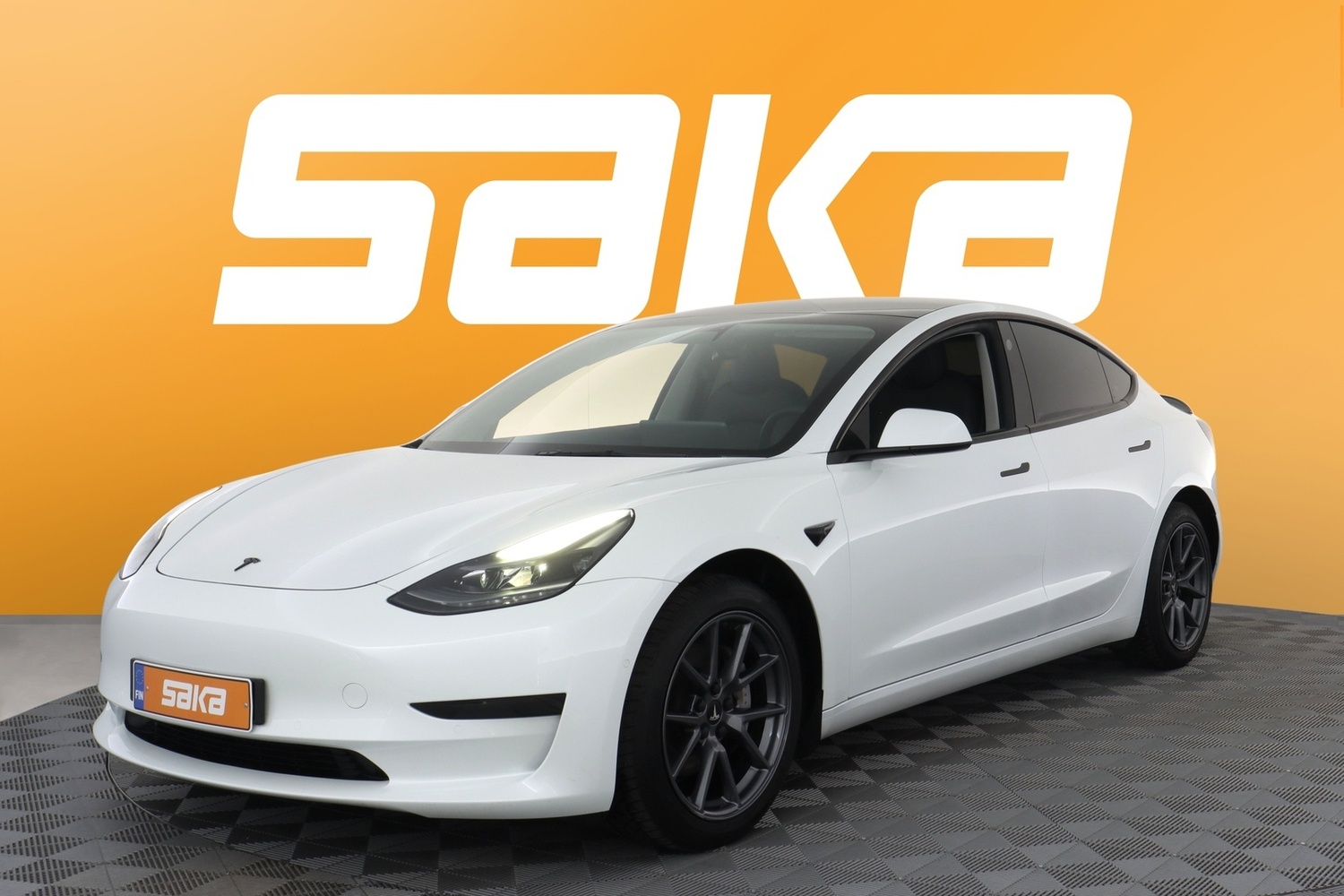 Tesla Model 3 vaihtoauto