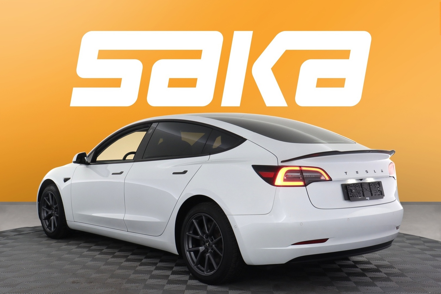 Tesla Model 3 vaihtoauto