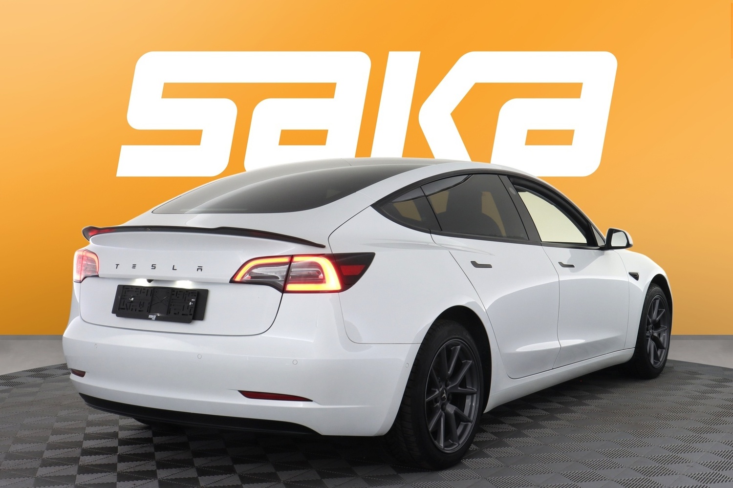 Tesla Model 3 vaihtoauto