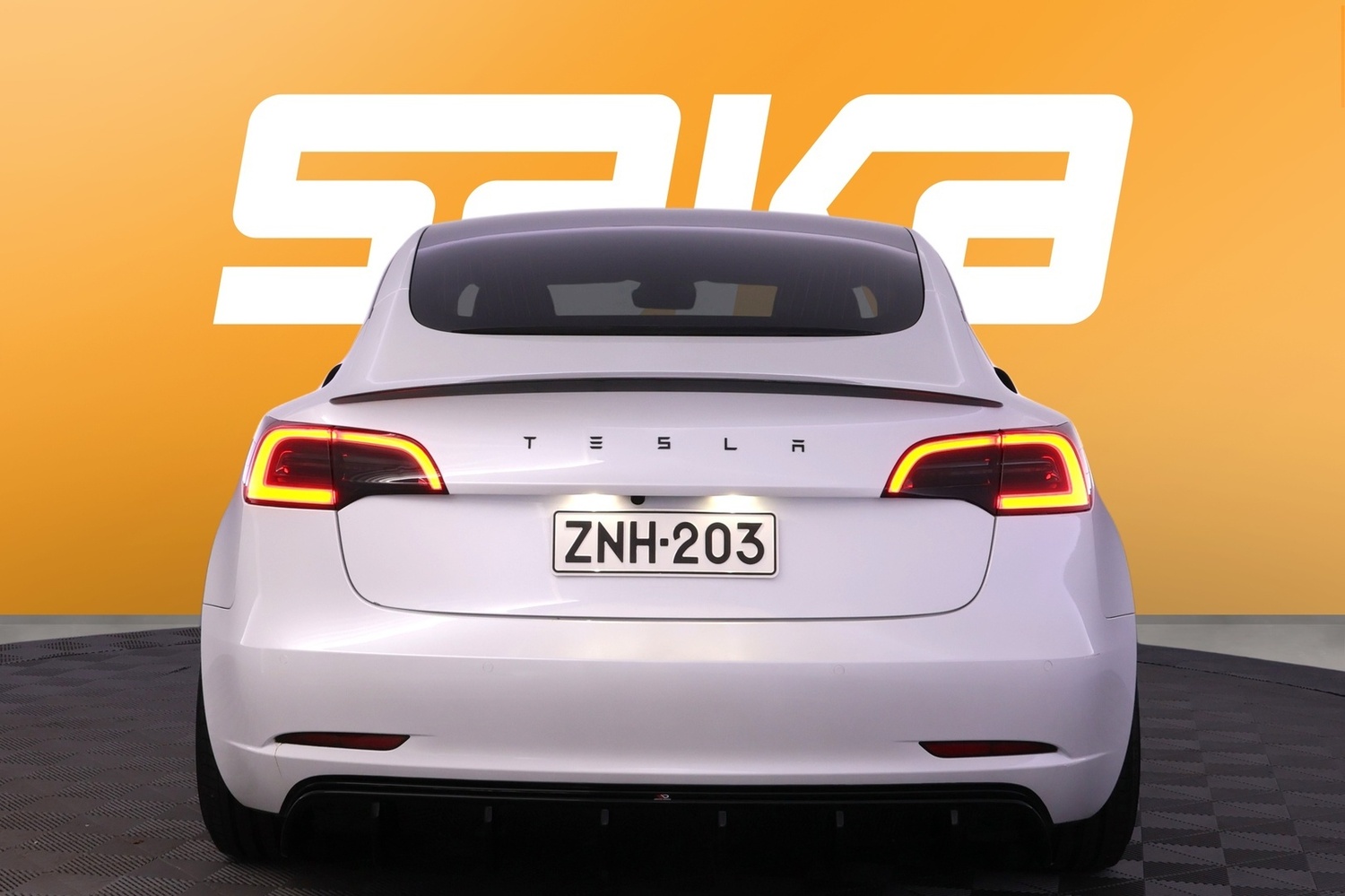 Tesla Model 3 vaihtoauto