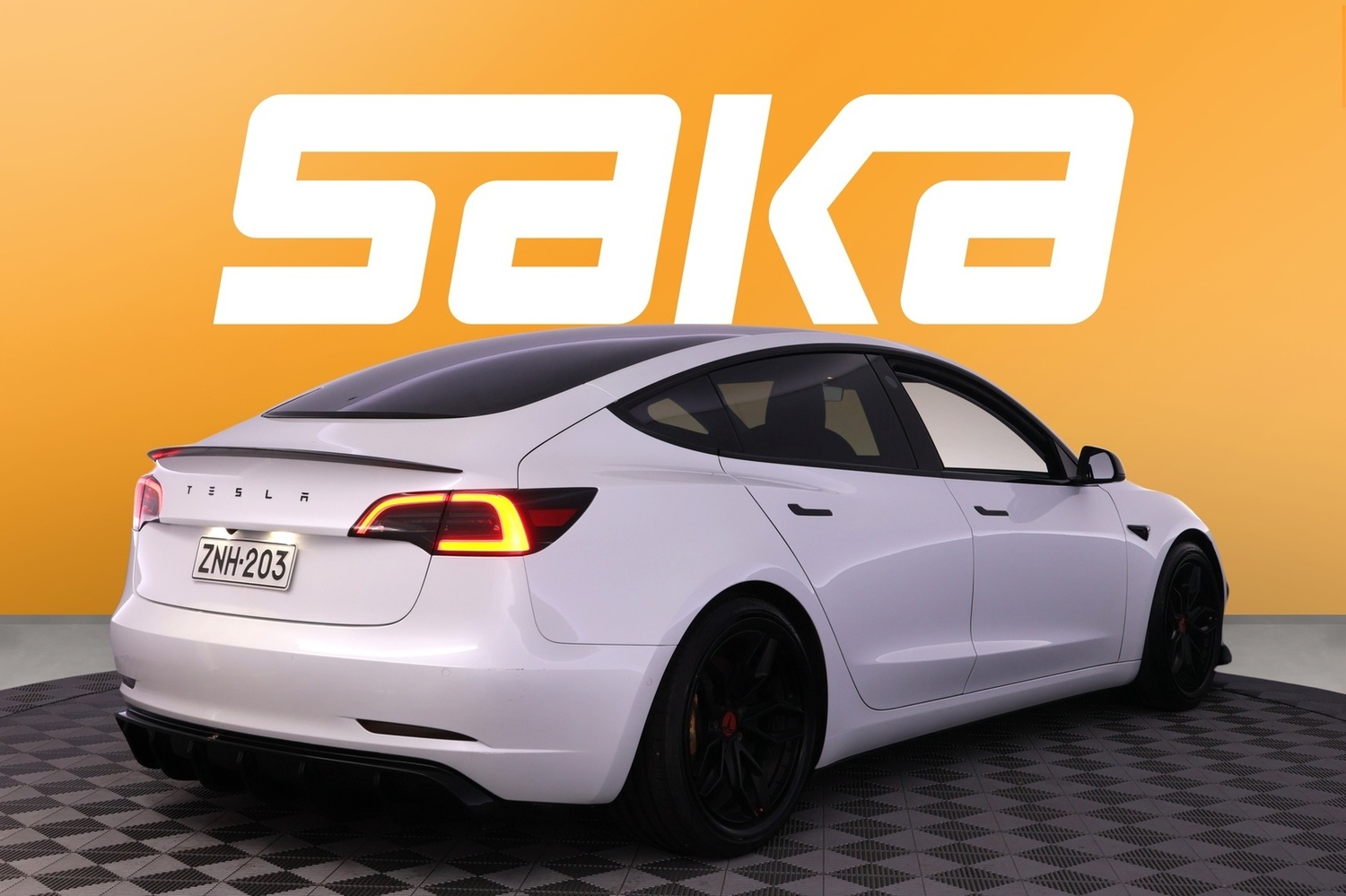 Tesla Model 3 vaihtoauto