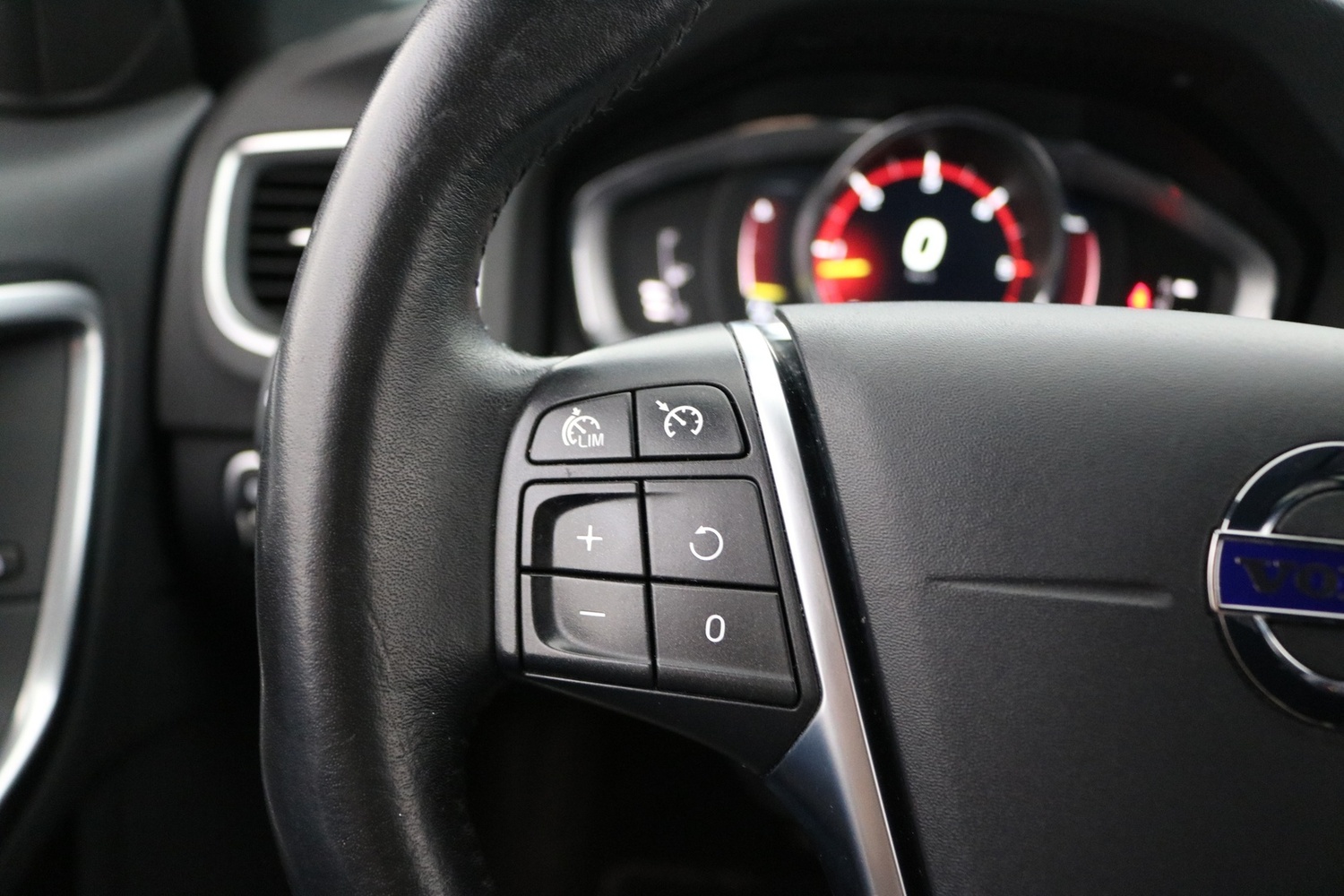 Volvo V60 Cross Country vaihtoauto