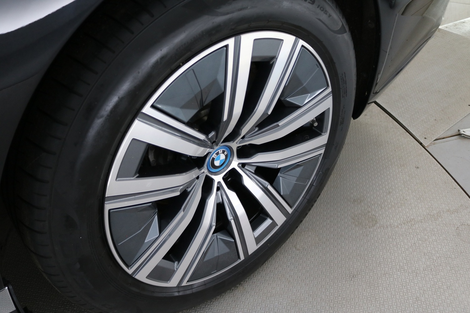 BMW i7 vaihtoauto