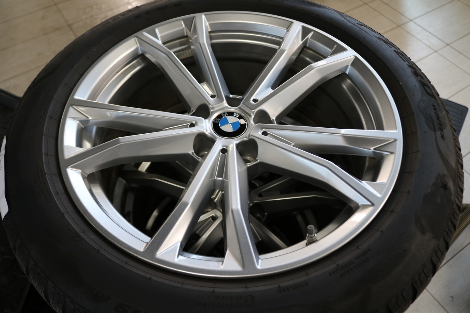 BMW i7 vaihtoauto