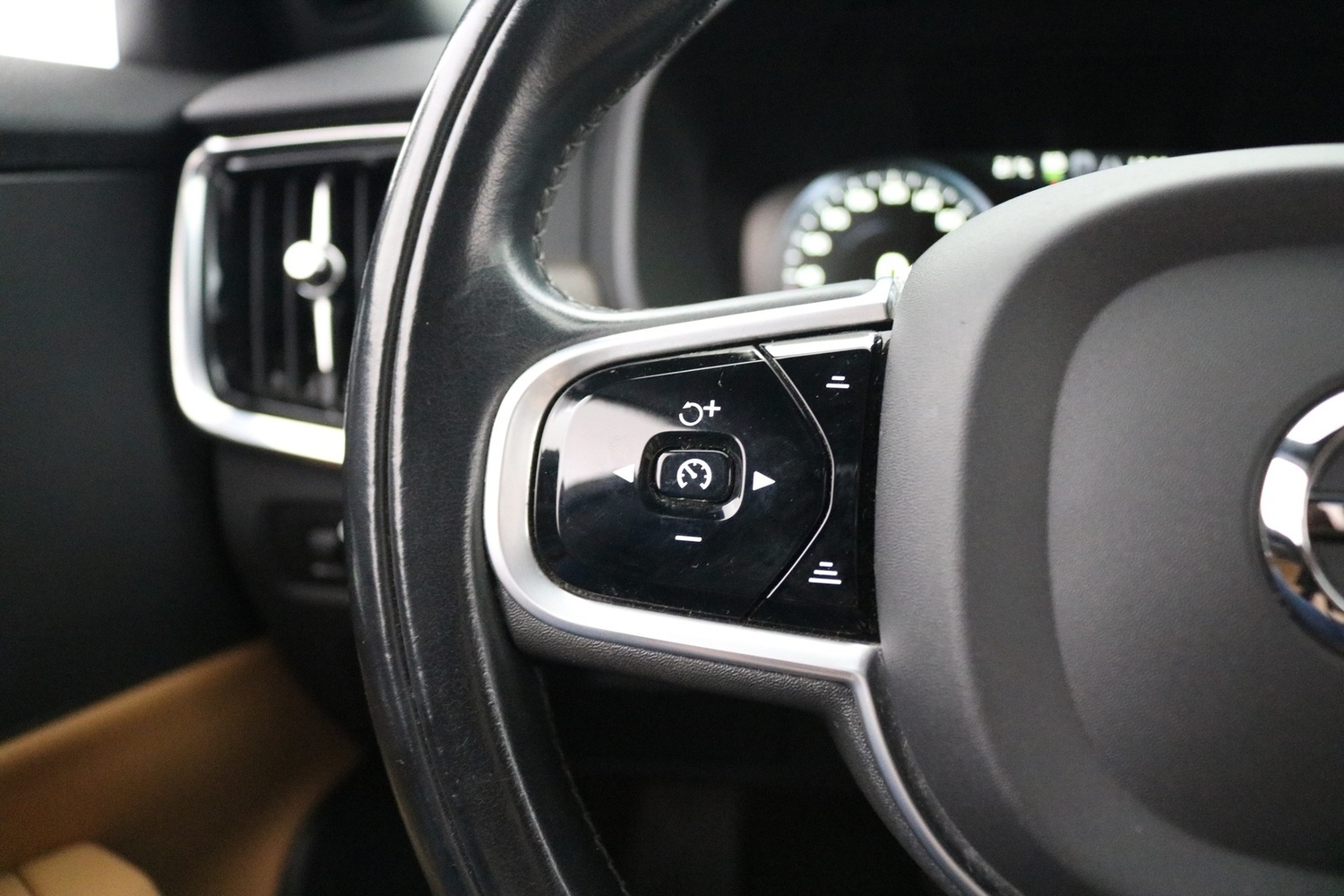 Volvo V90 Cross Country vaihtoauto