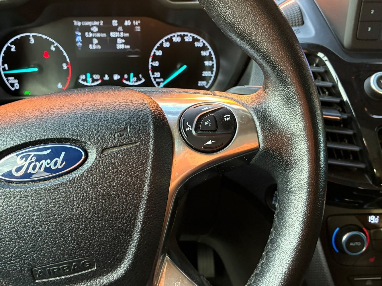 Ford Grand Tourneo Connect vaihtoauto