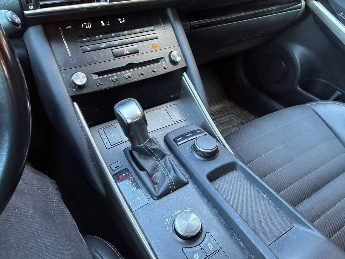 Lexus IS vaihtoauto