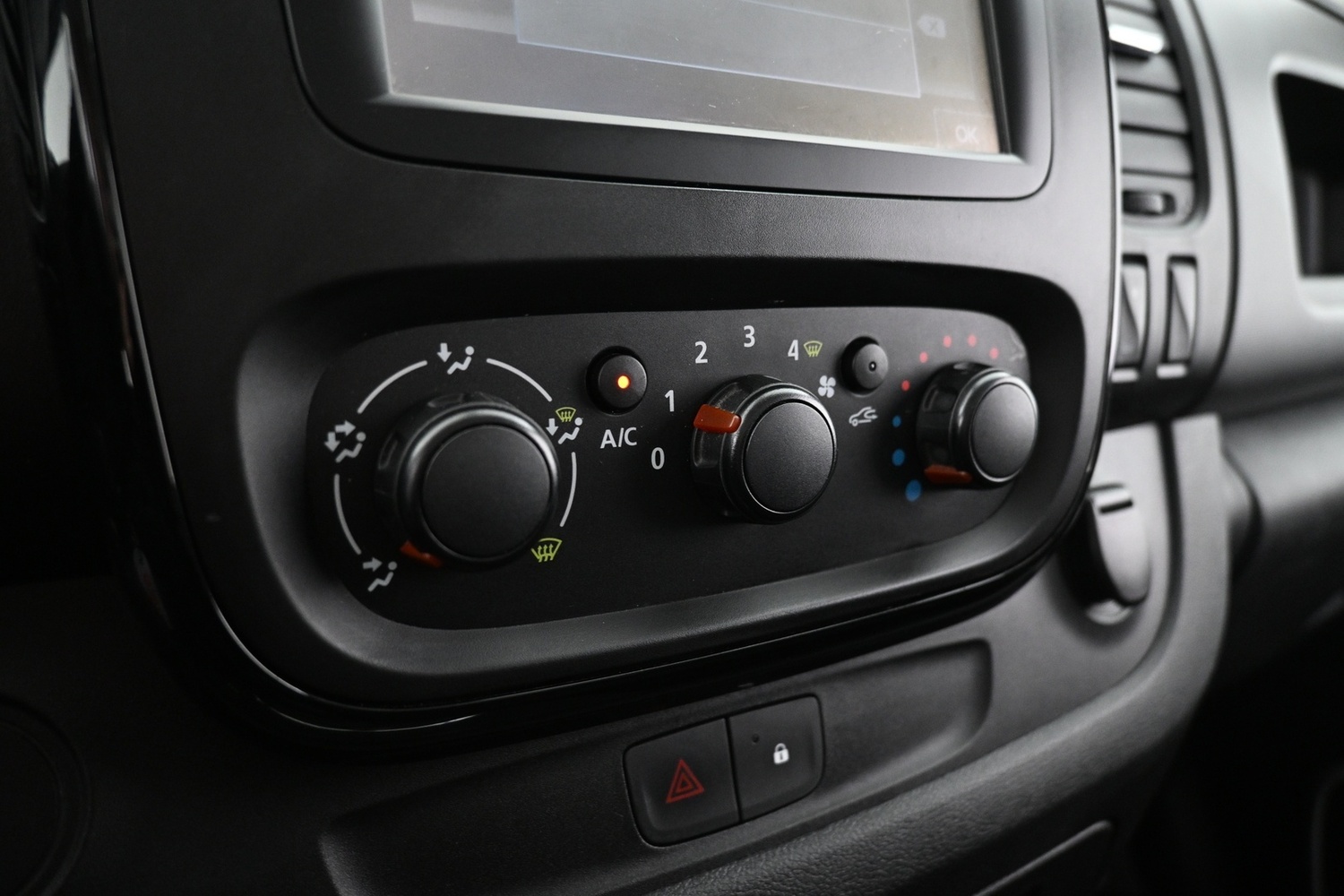 Opel Vivaro vaihtoauto