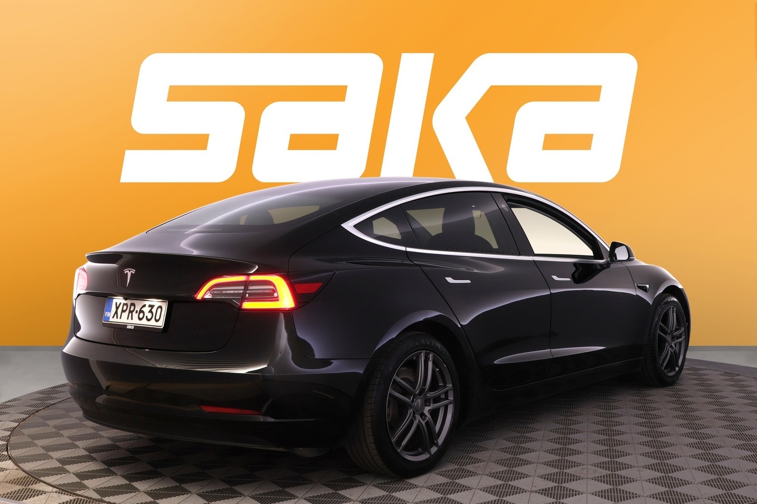 Tesla Model 3 vaihtoauto