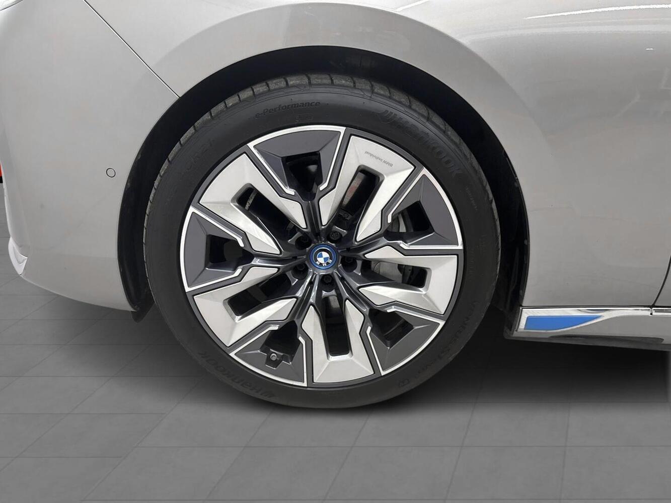 BMW i7 vaihtoauto