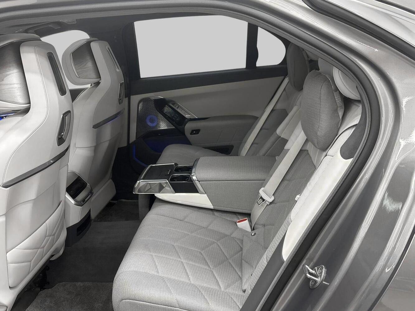 BMW i7 vaihtoauto