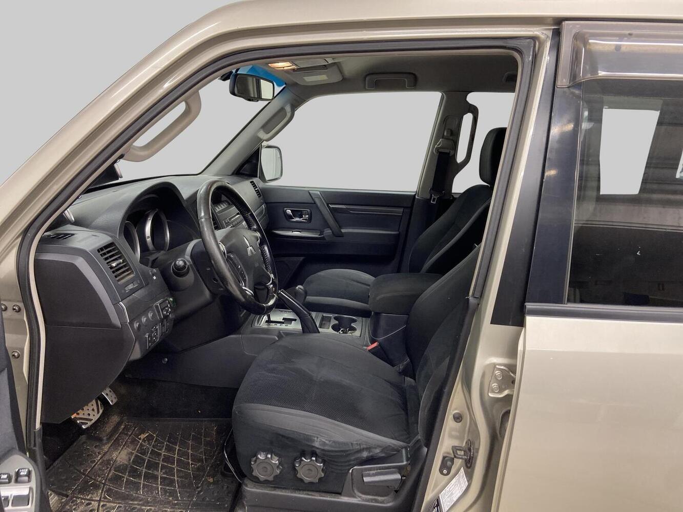Mitsubishi Pajero vaihtoauto