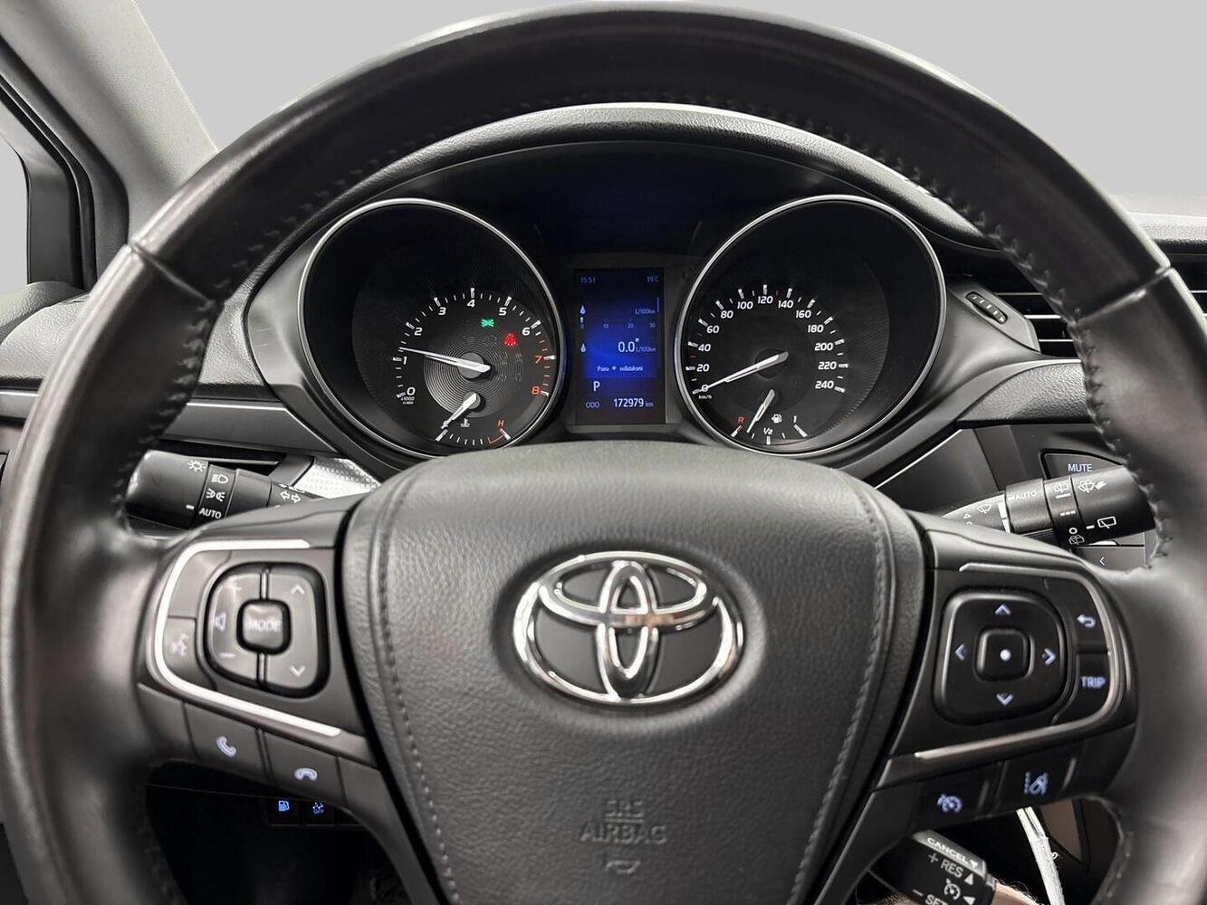 Toyota Avensis vaihtoauto