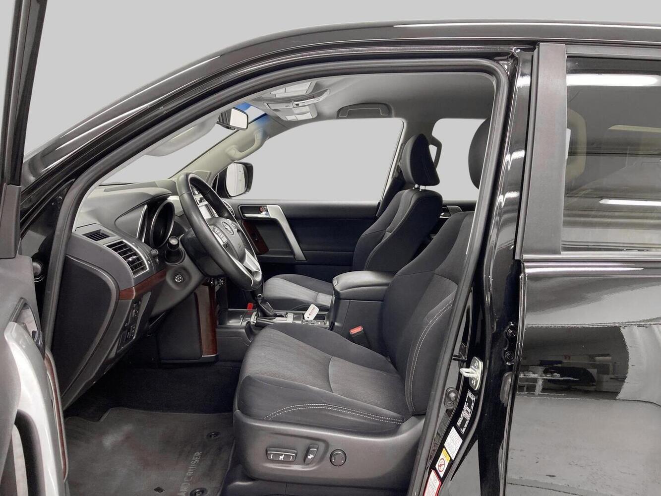 Toyota Land Cruiser vaihtoauto