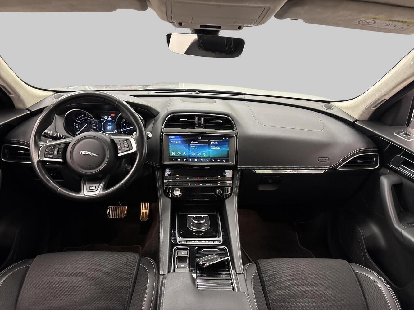 Jaguar F-PACE vaihtoauto