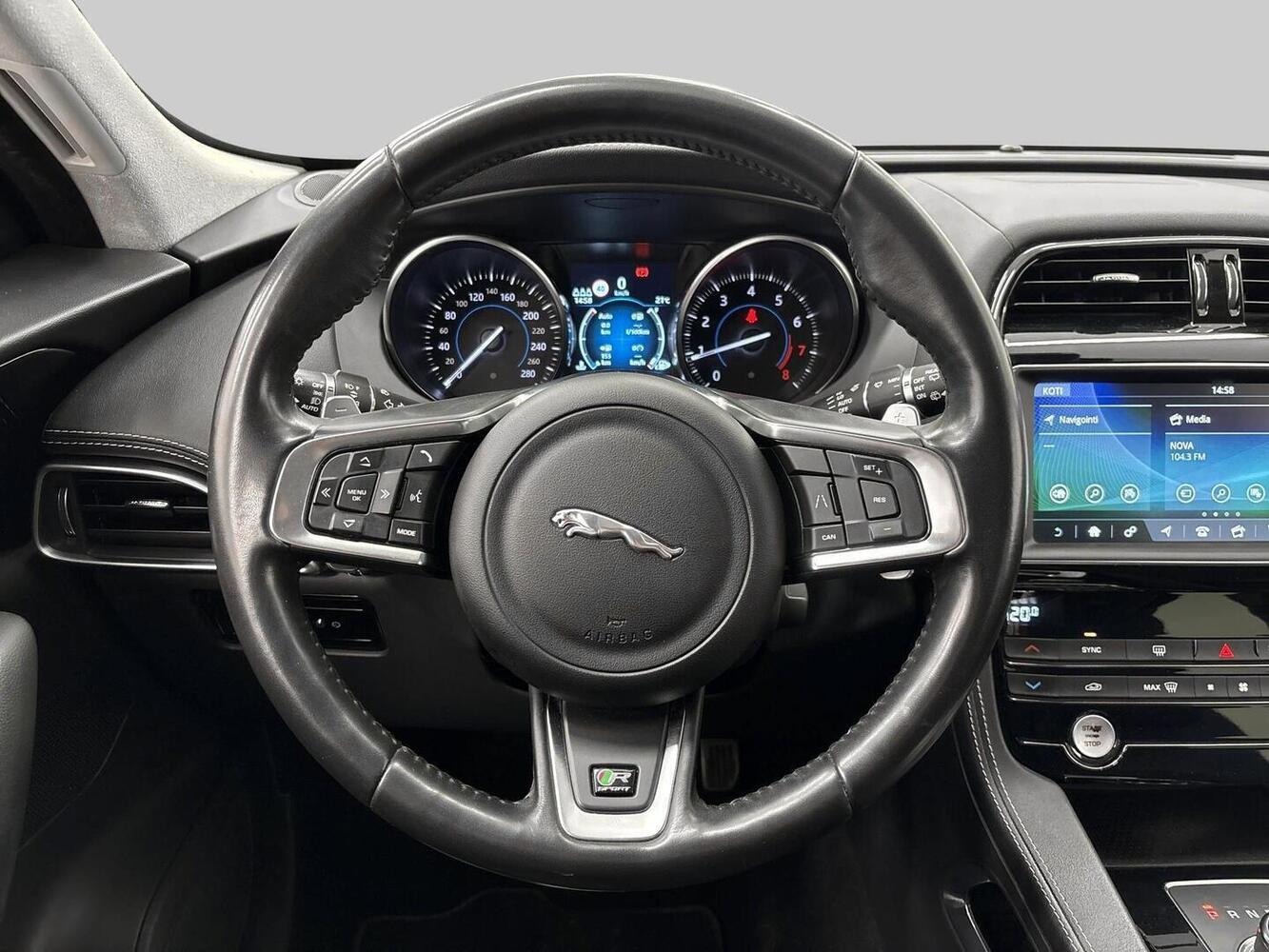 Jaguar F-PACE vaihtoauto