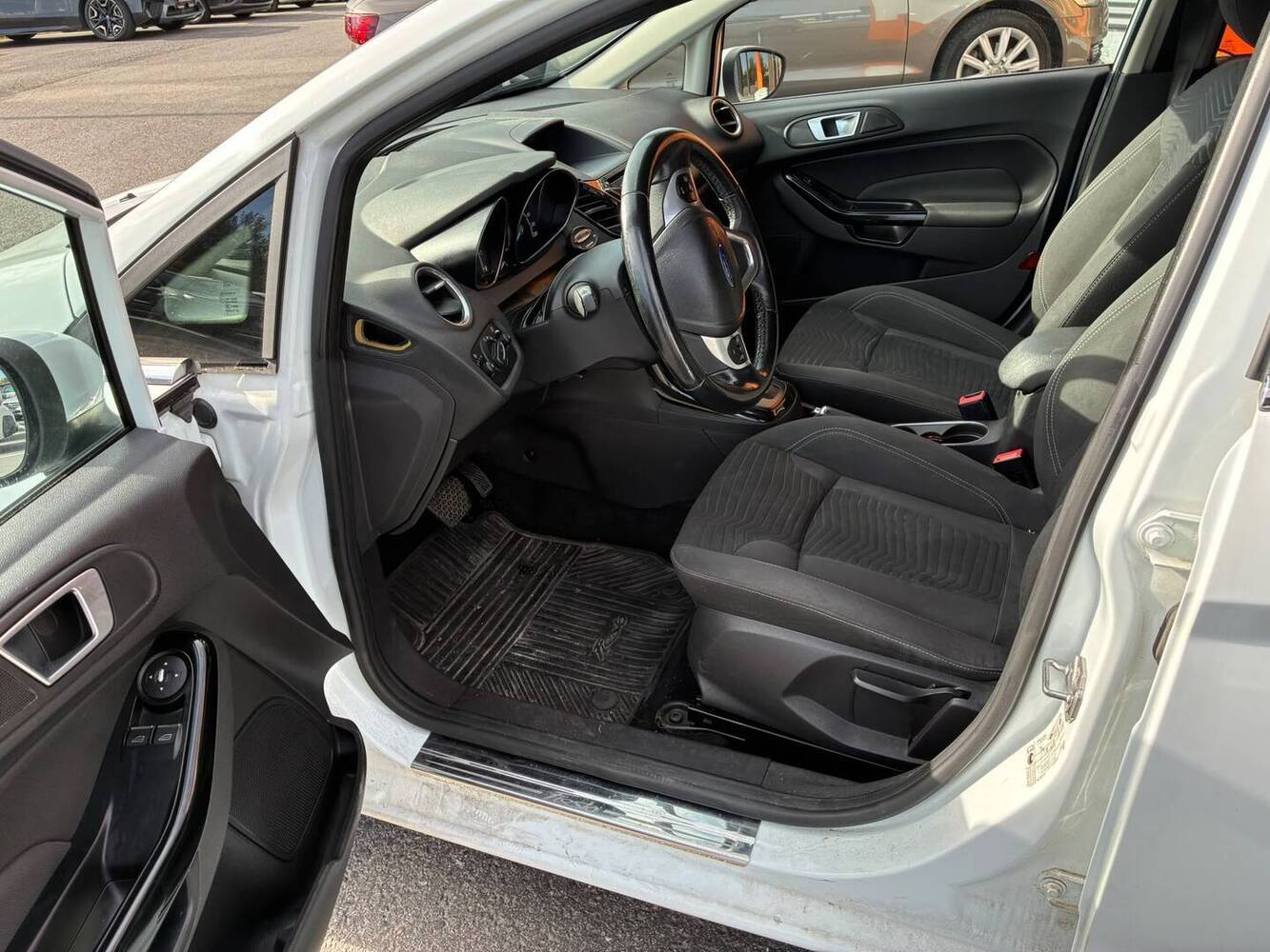 Ford Fiesta vaihtoauto