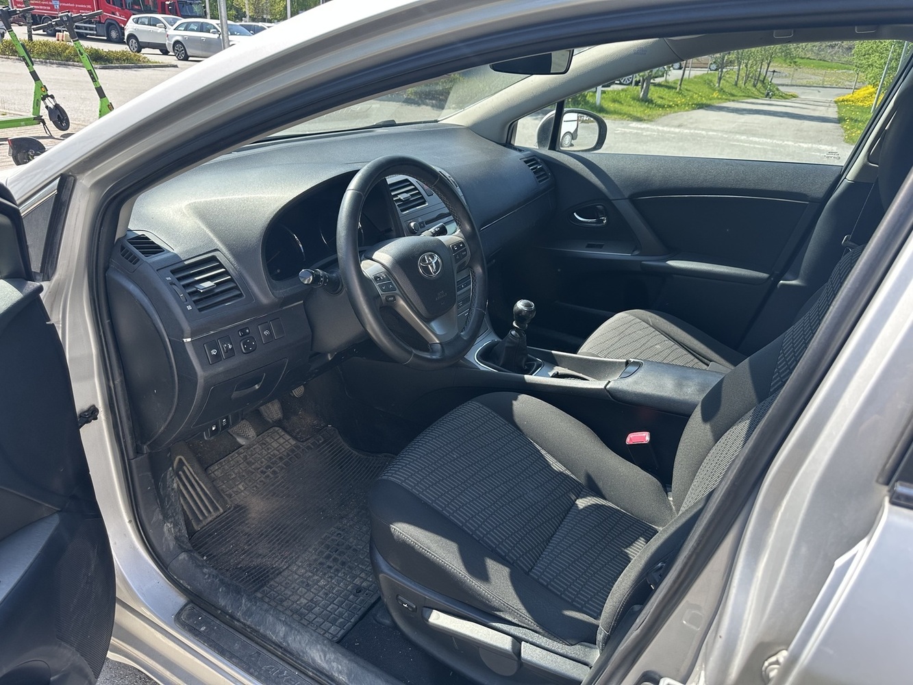 Toyota Avensis vaihtoauto