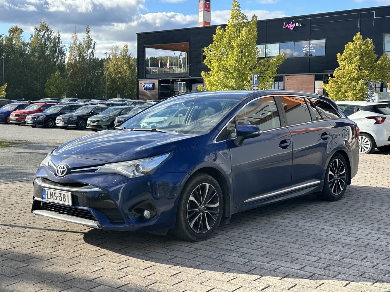 Toyota Avensis vaihtoauto