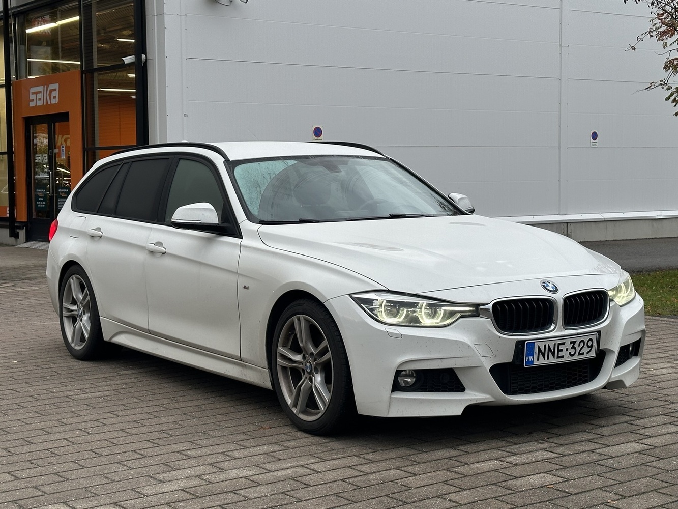 BMW 320 vaihtoauto