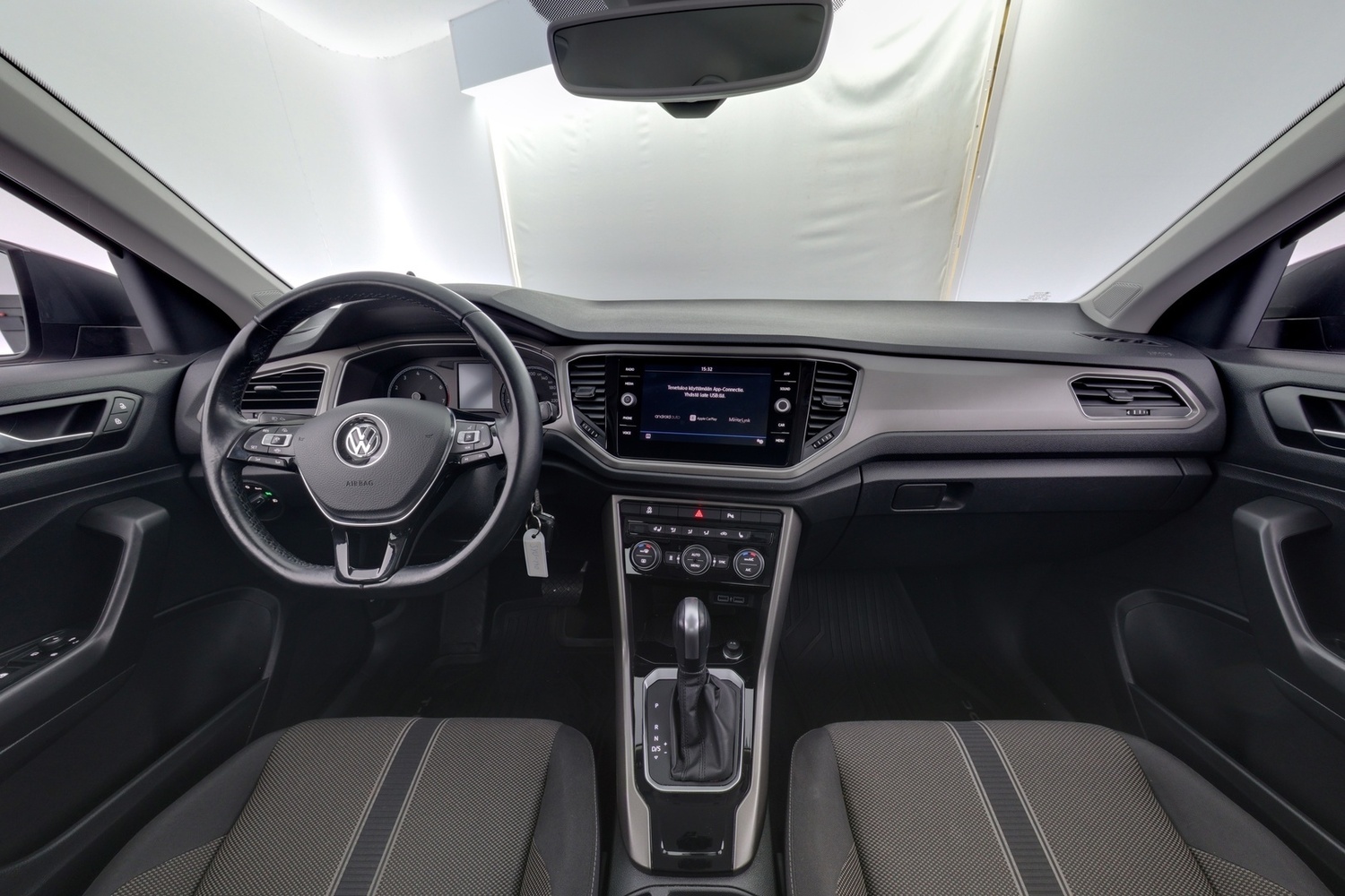 Volkswagen T-Roc vaihtoauto