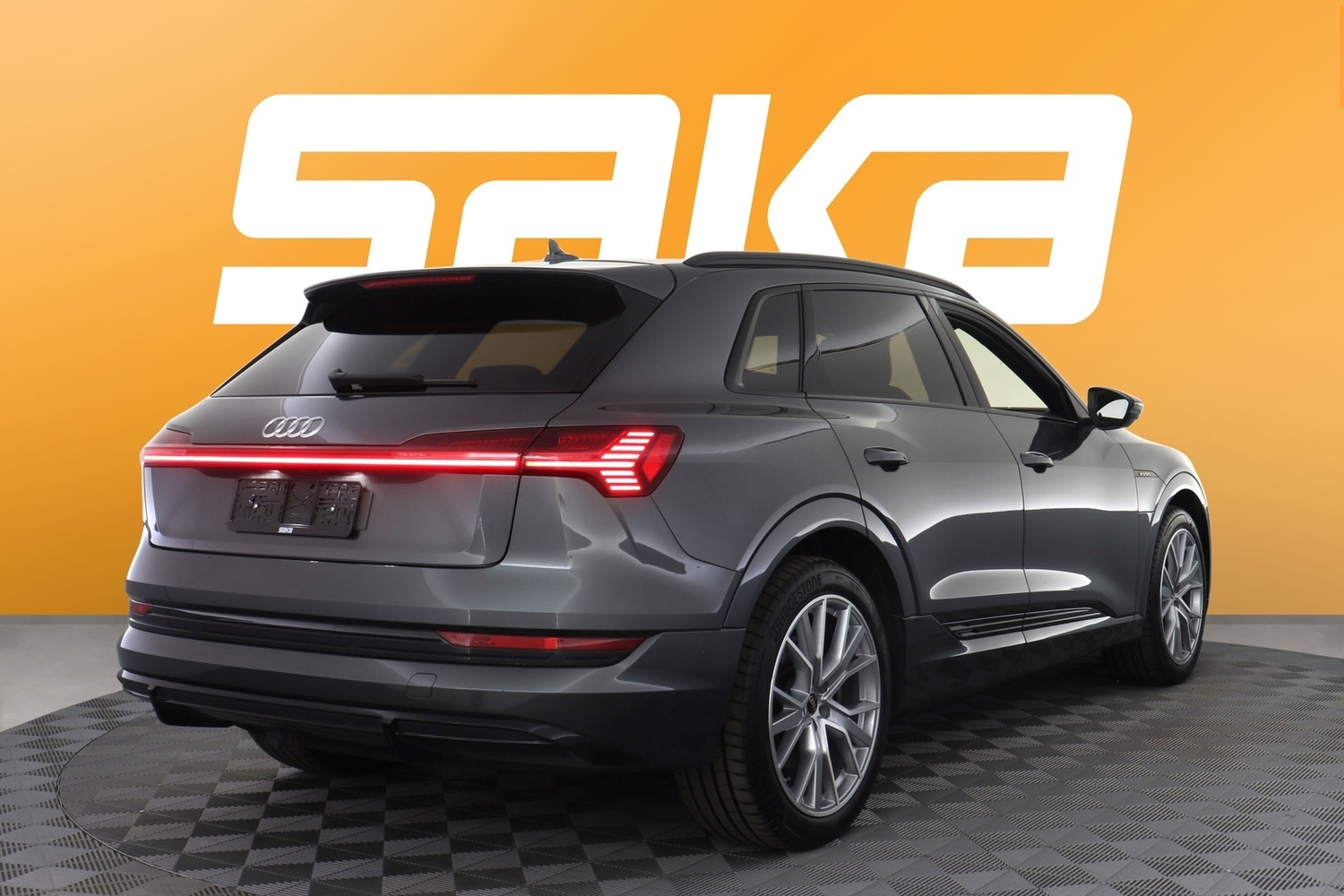 Audi e-tron vaihtoauto