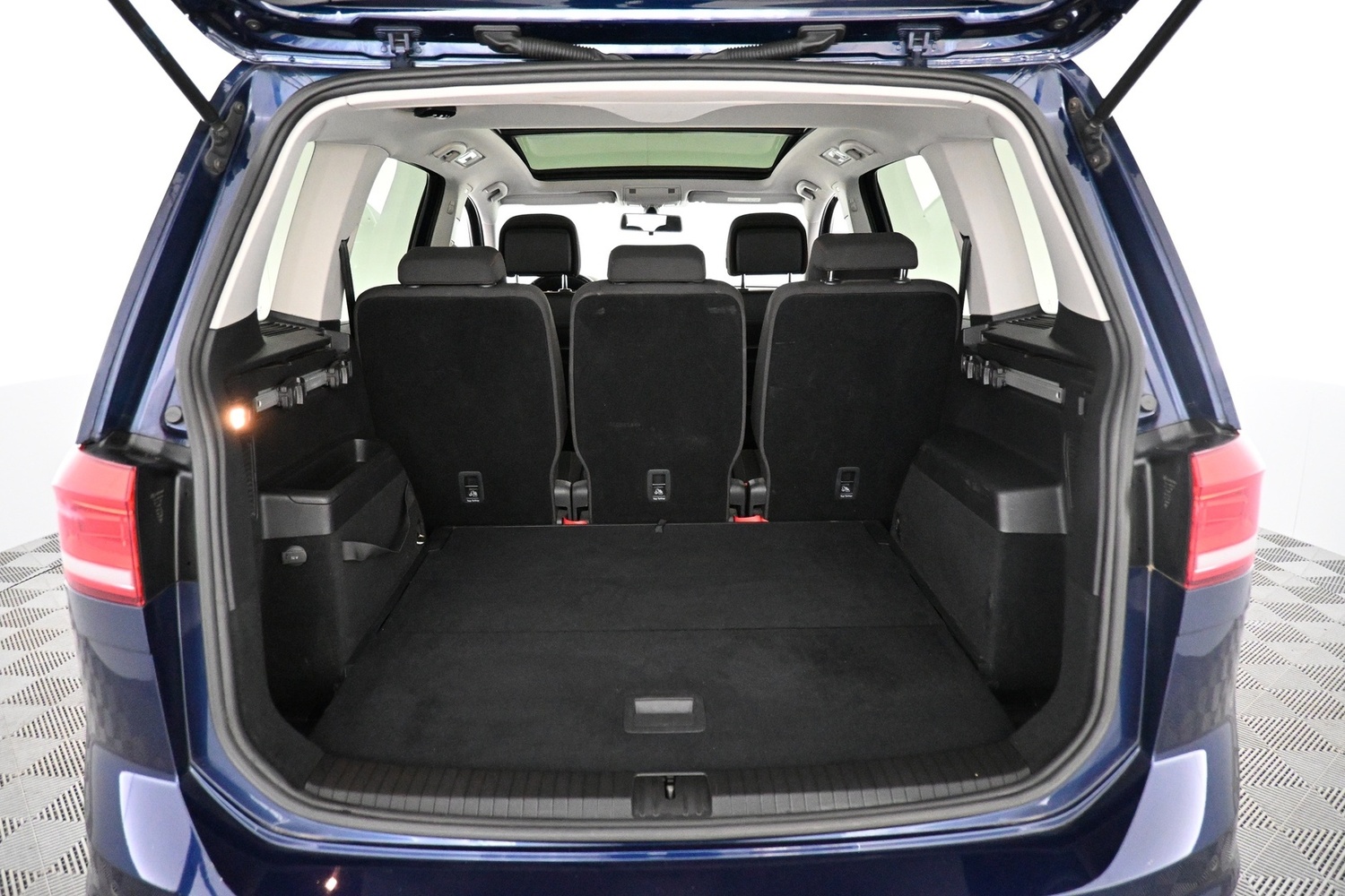 Volkswagen Touran vaihtoauto
