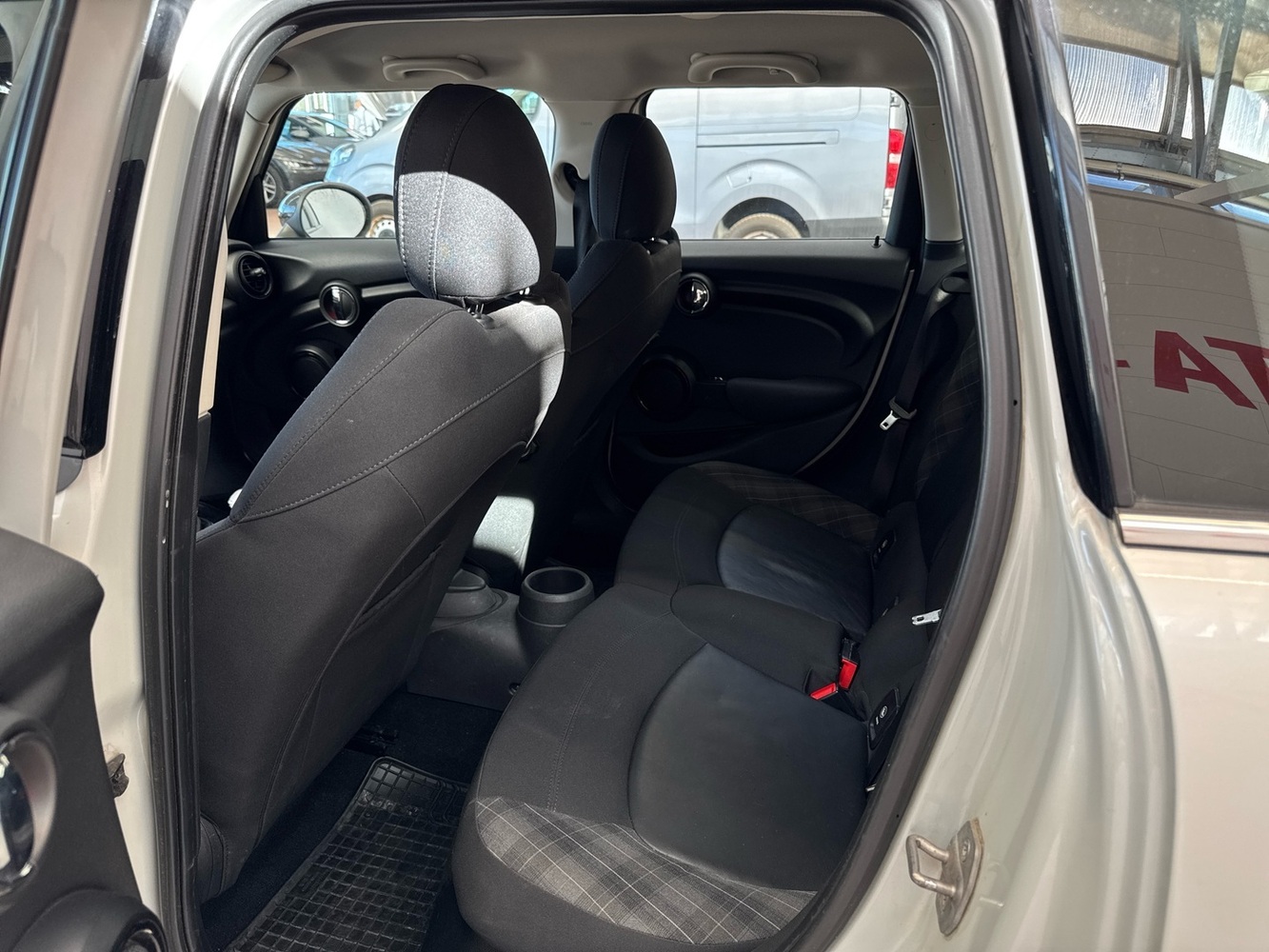 Mini Hatchback vaihtoauto
