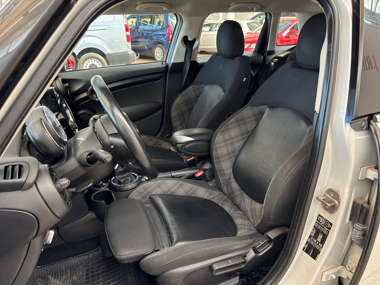 Mini Hatchback vaihtoauto