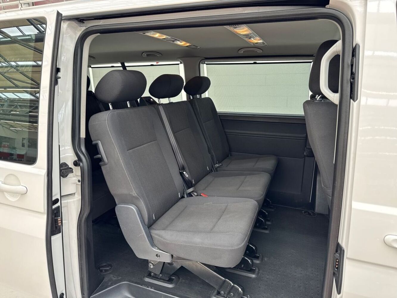 Volkswagen Caravelle vaihtoauto