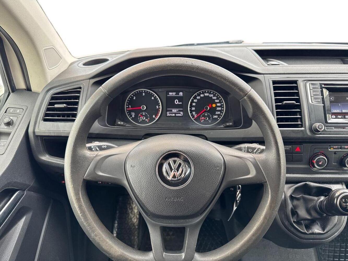 Volkswagen Caravelle vaihtoauto