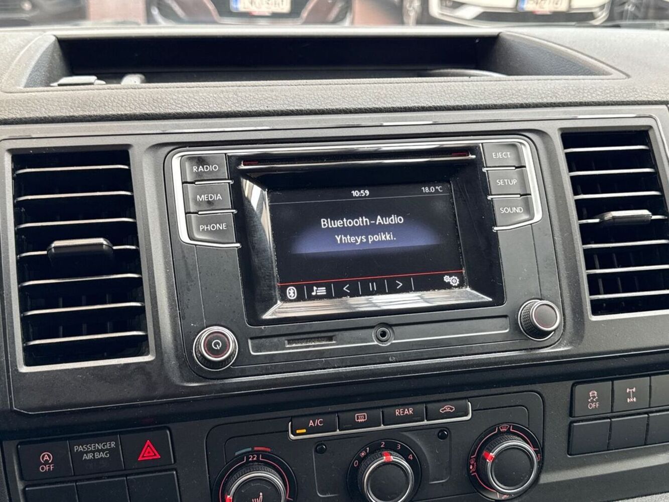 Volkswagen Caravelle vaihtoauto
