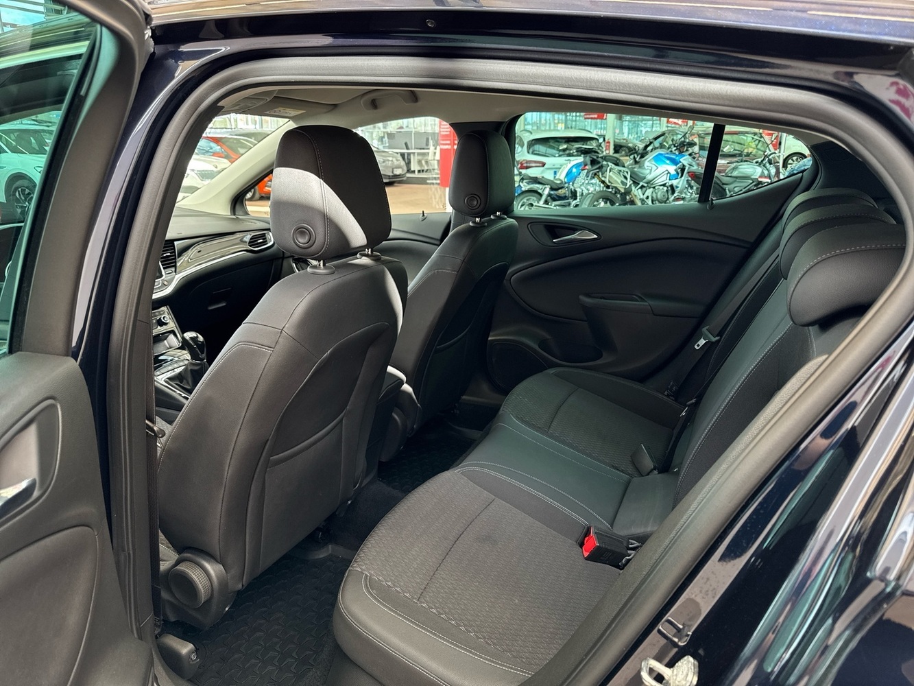 Opel Astra vaihtoauto