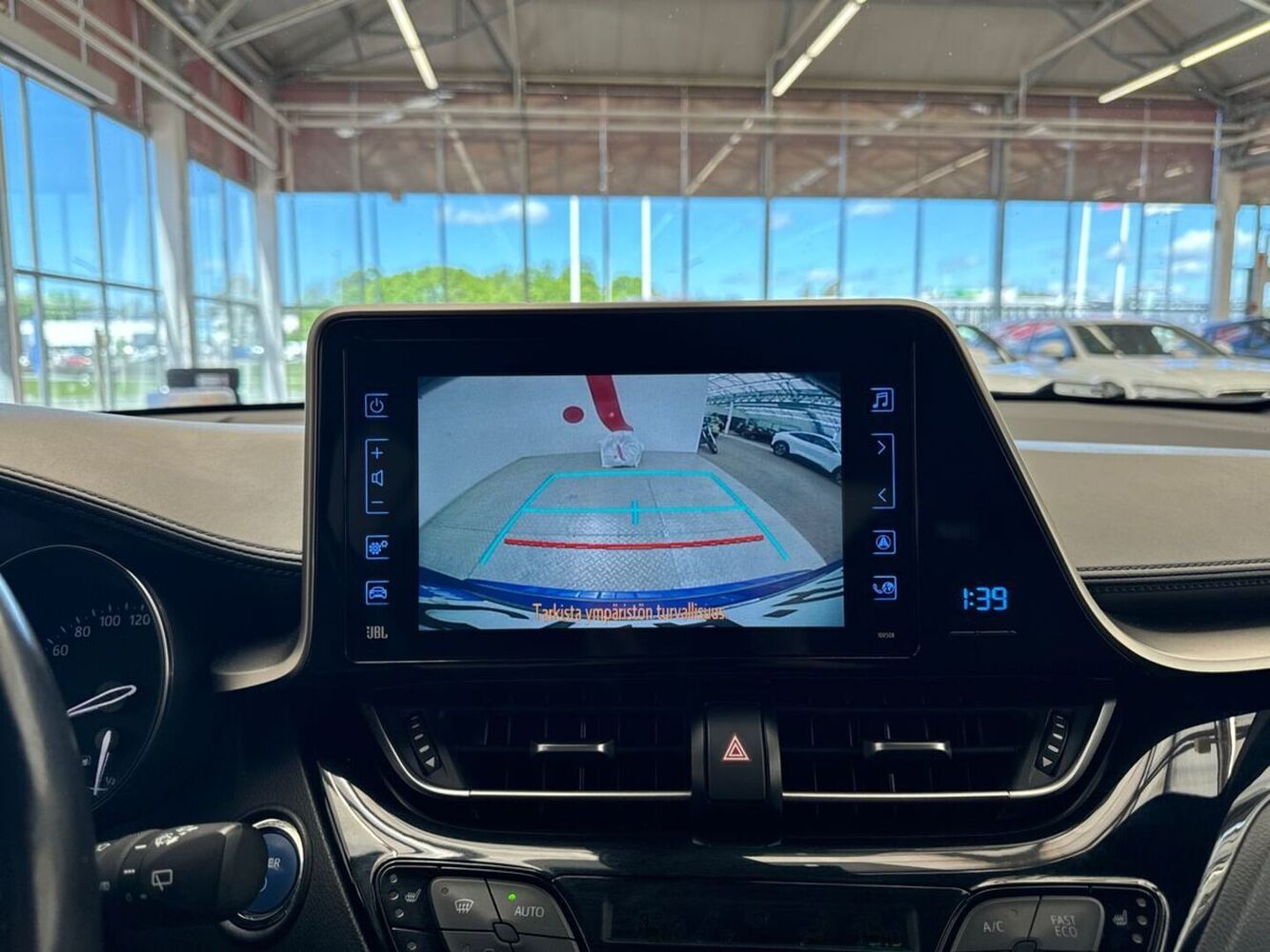 Toyota C-HR vaihtoauto