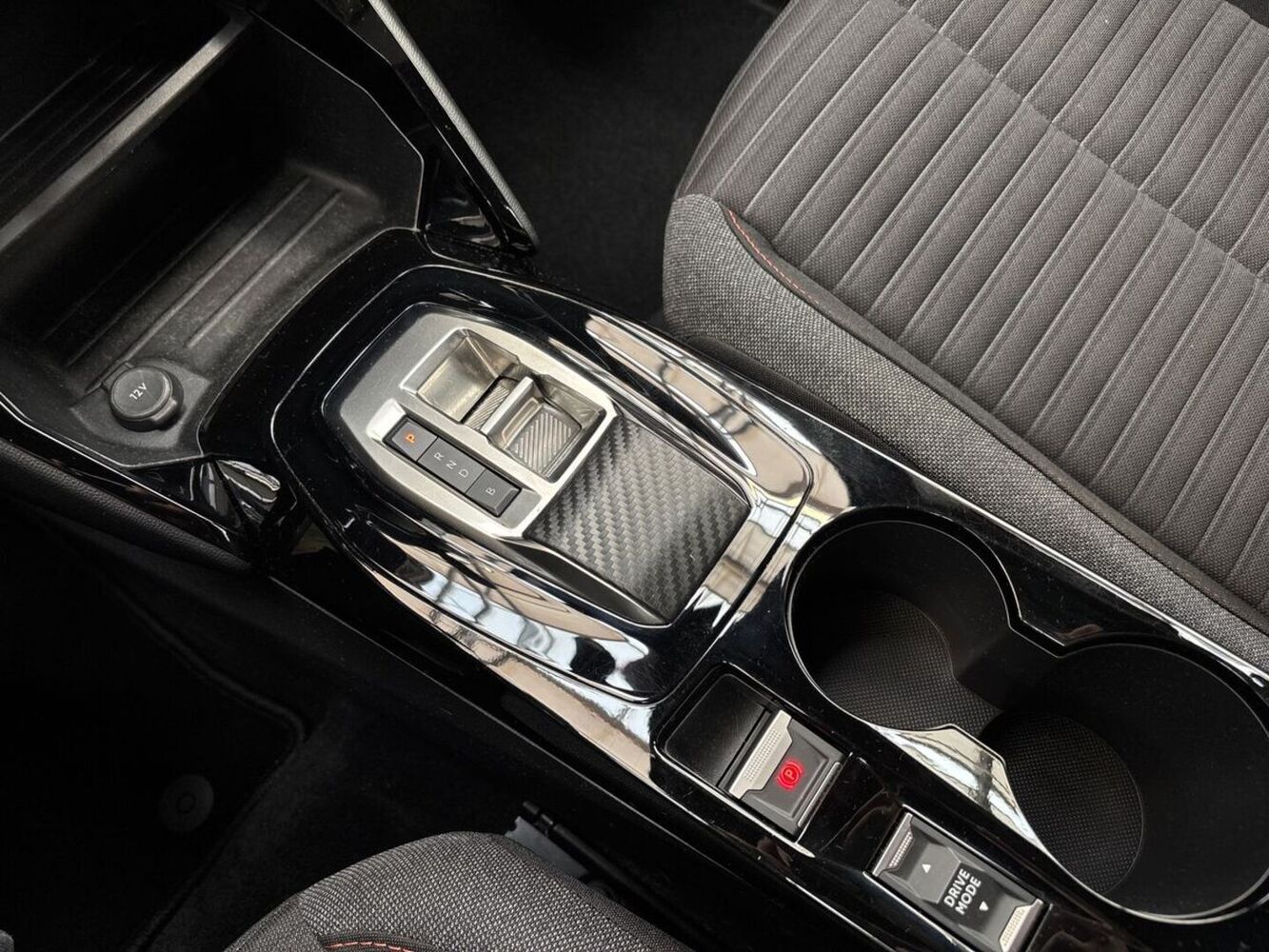 Peugeot e-2008 vaihtoauto