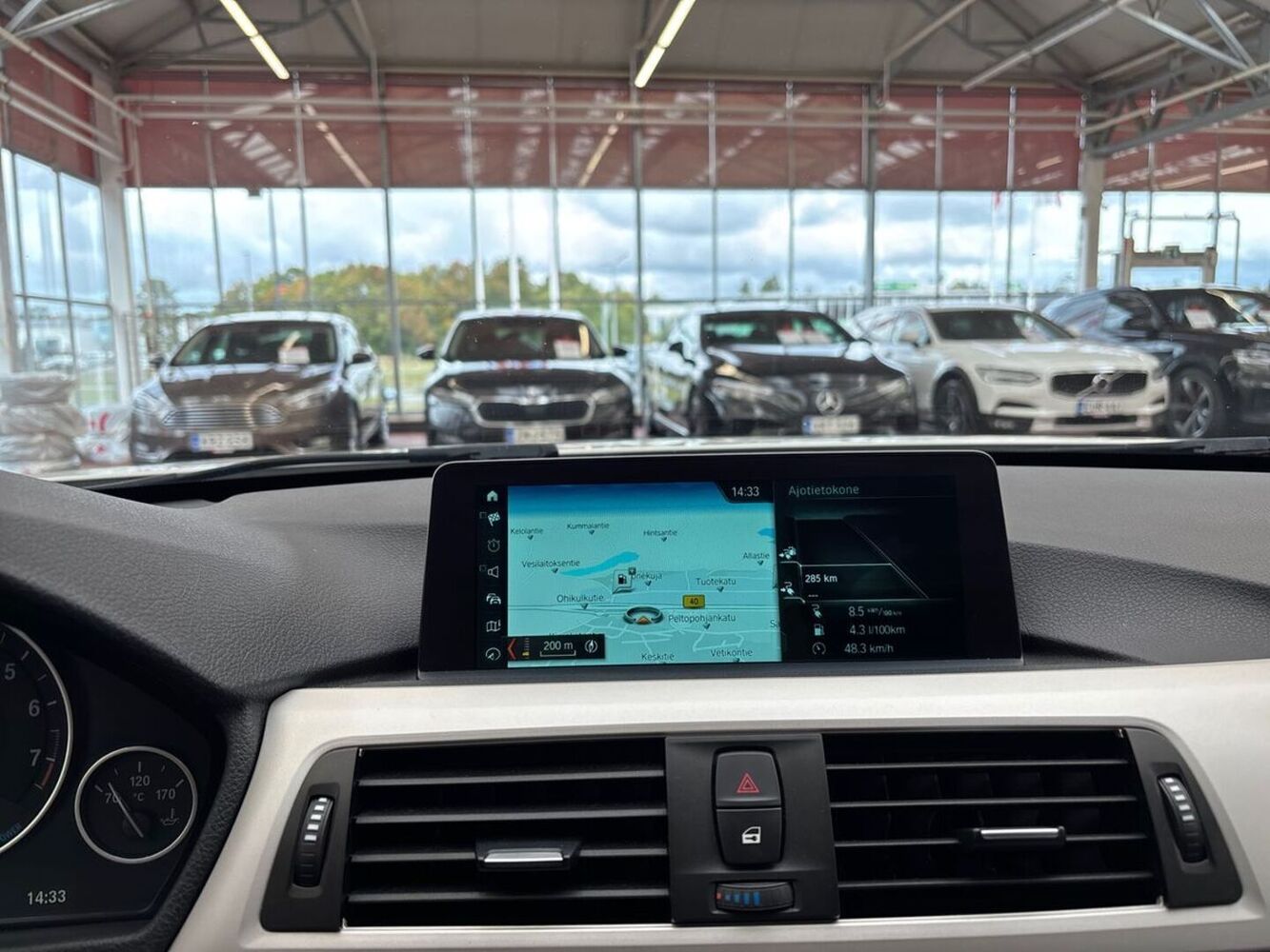 BMW 330 vaihtoauto
