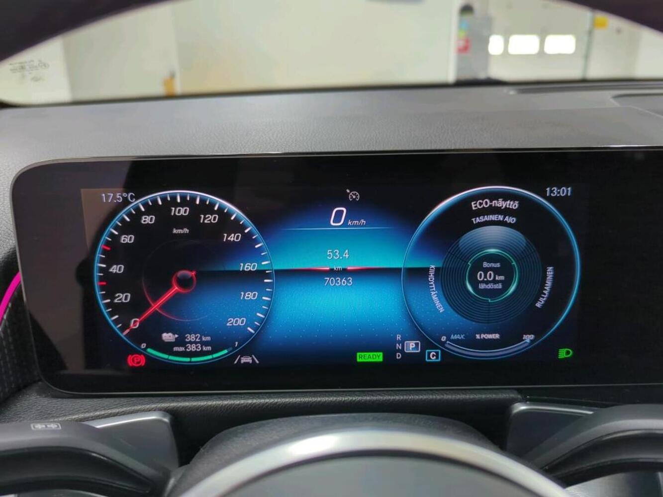 Mercedes-Benz EQB vaihtoauto
