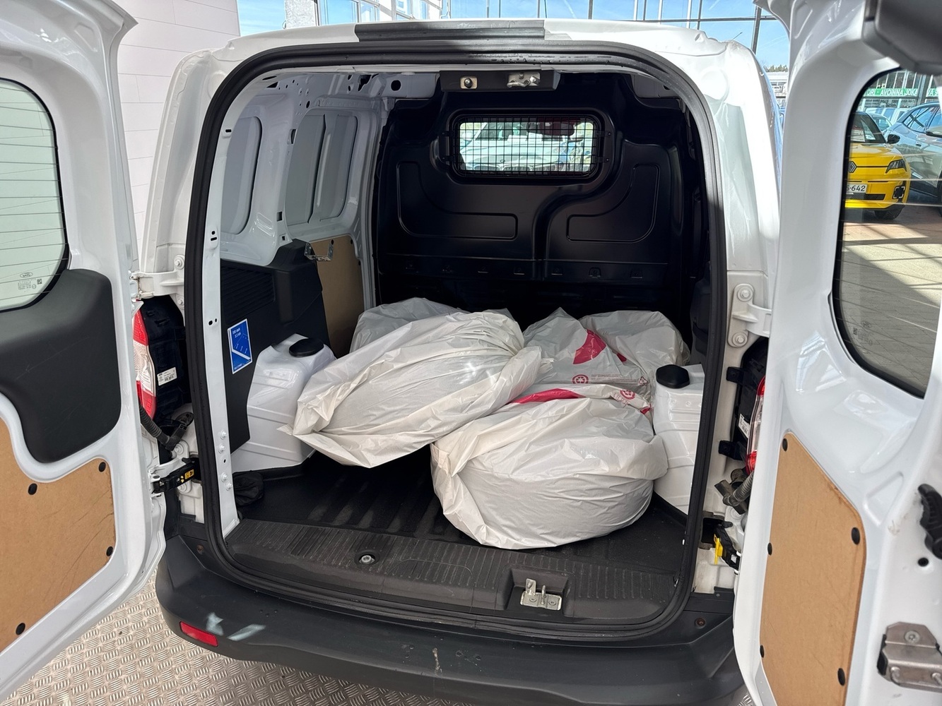 Ford Transit Courier vaihtoauto