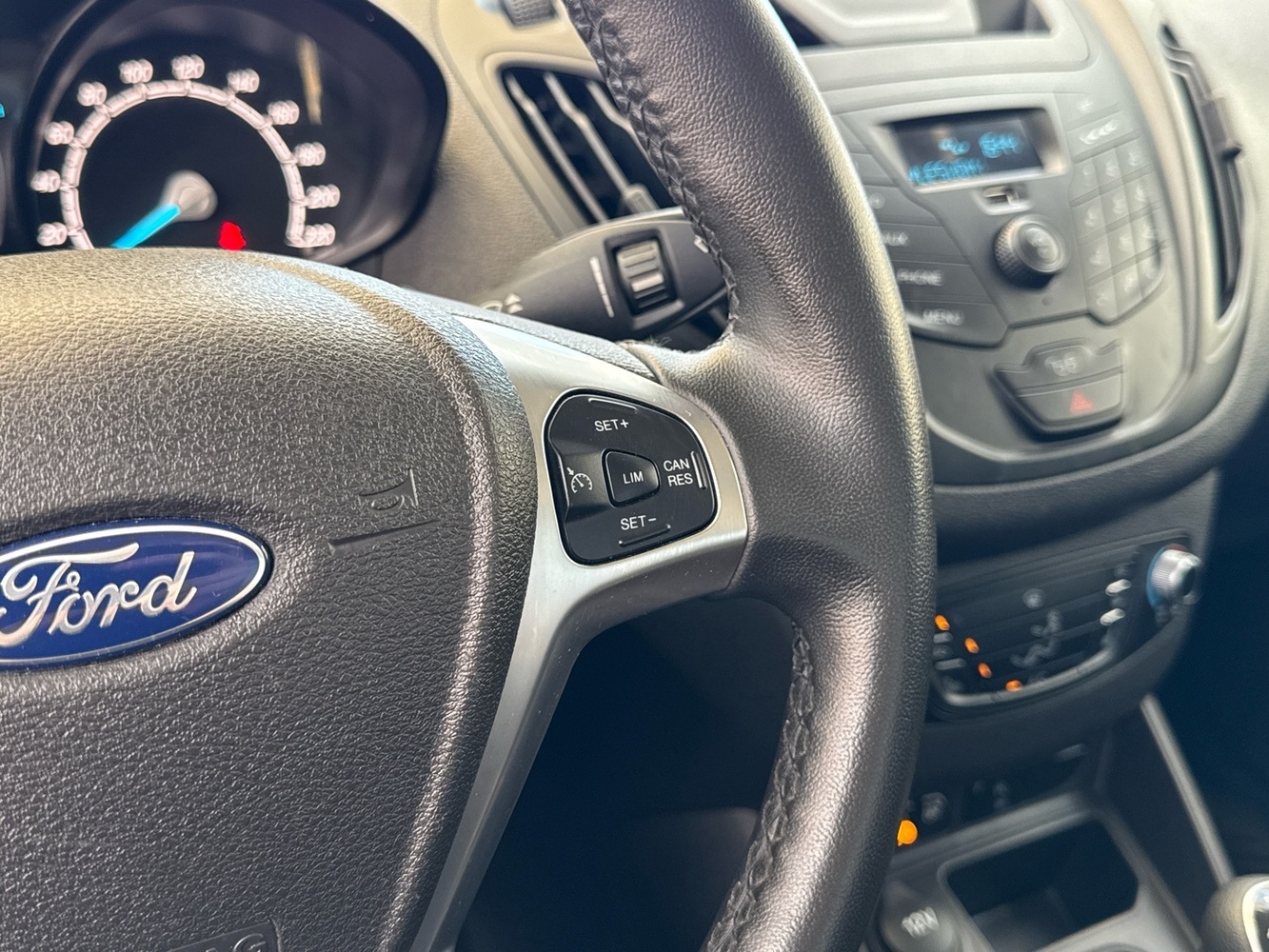 Ford Transit Courier vaihtoauto