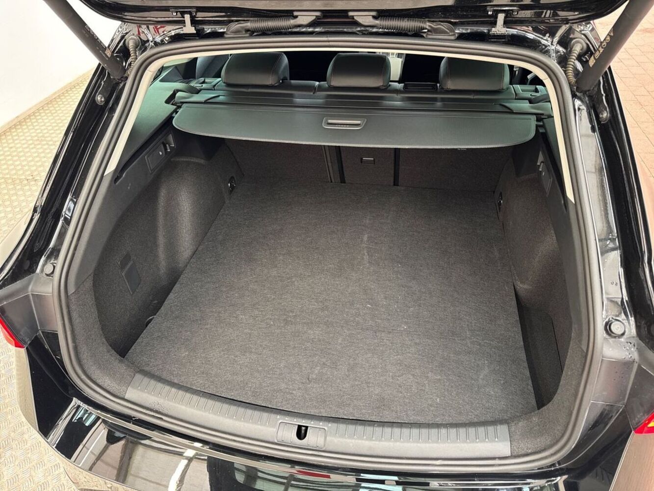 SEAT Leon Sportstourer vaihtoauto