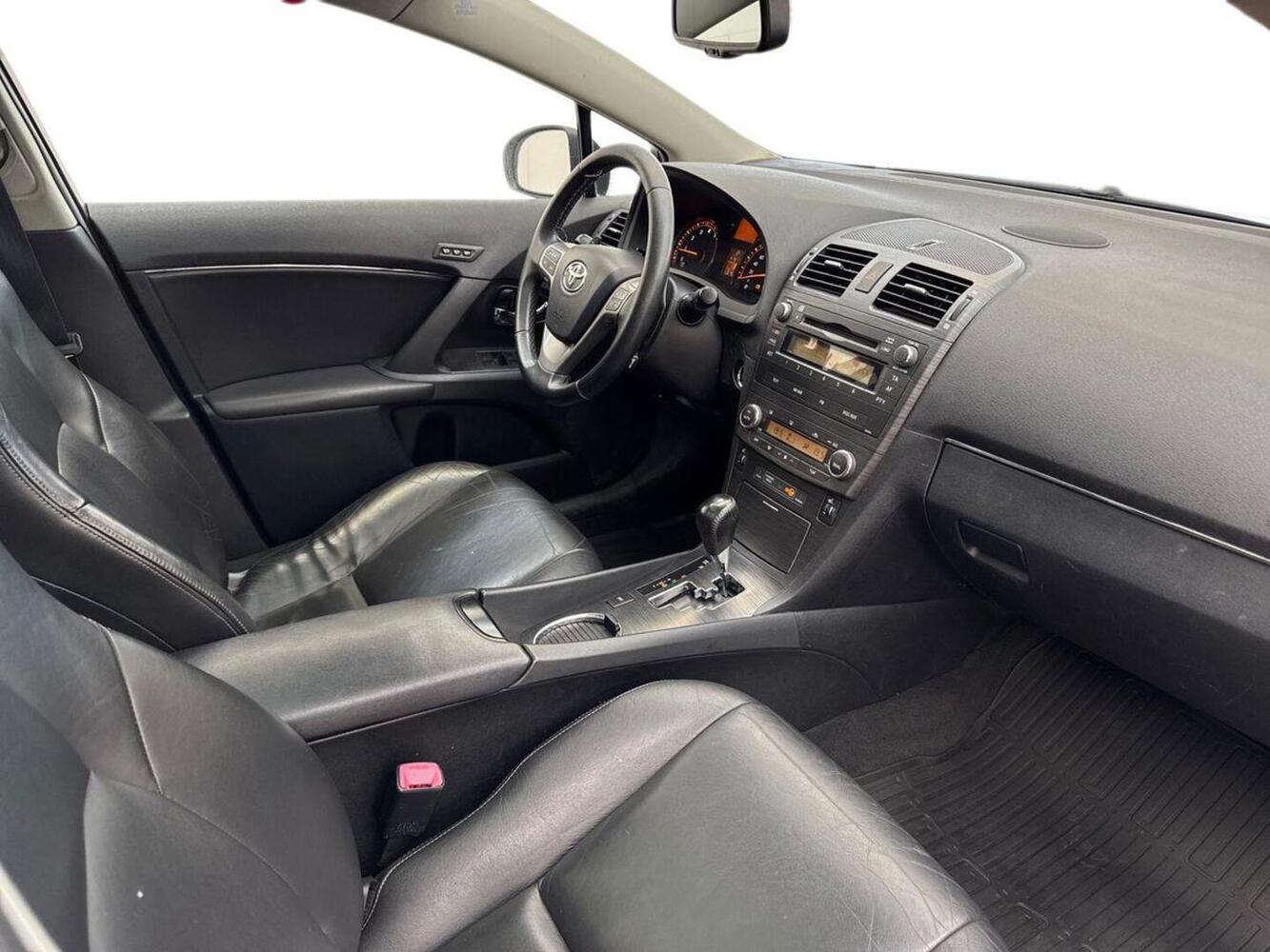 Toyota Avensis vaihtoauto