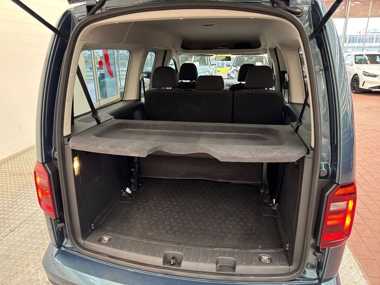 Volkswagen Caddy Maxi vaihtoauto