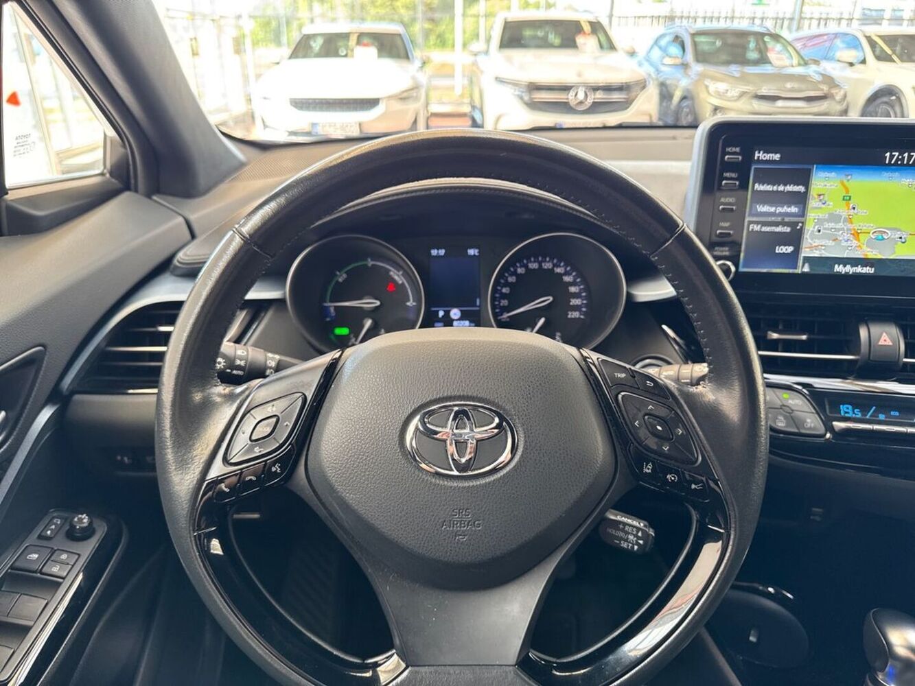 Toyota C-HR vaihtoauto