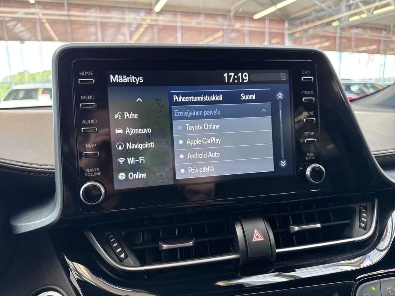 Toyota C-HR vaihtoauto
