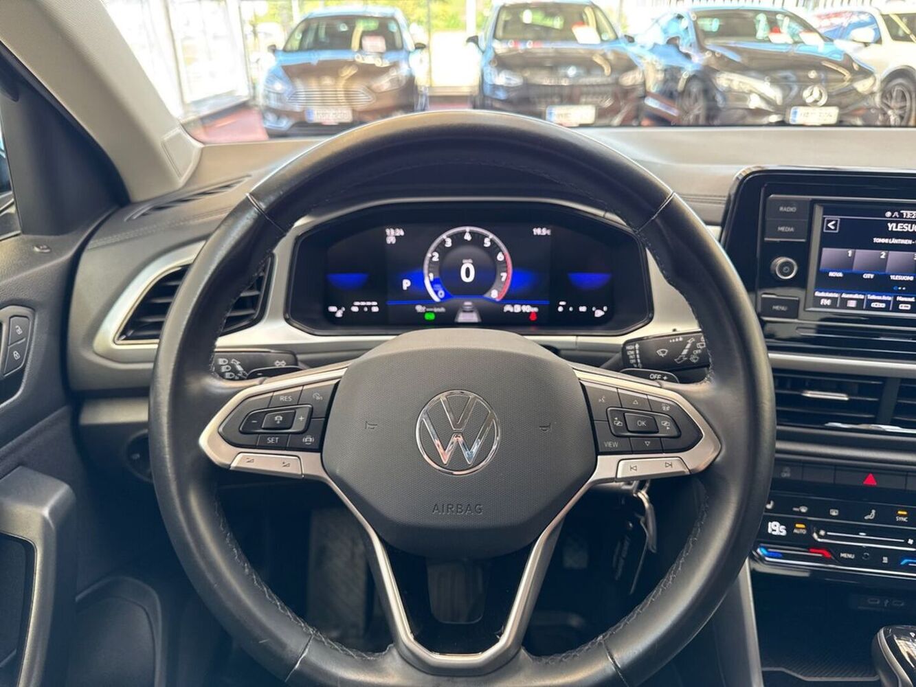 Volkswagen T-Roc vaihtoauto