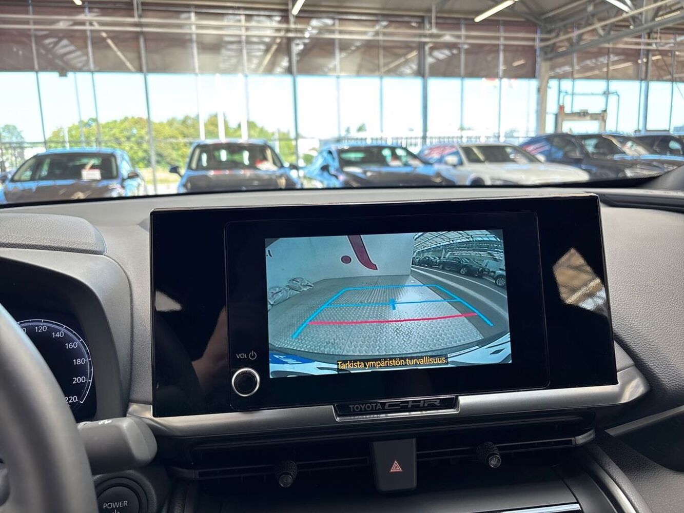 Toyota C-HR vaihtoauto