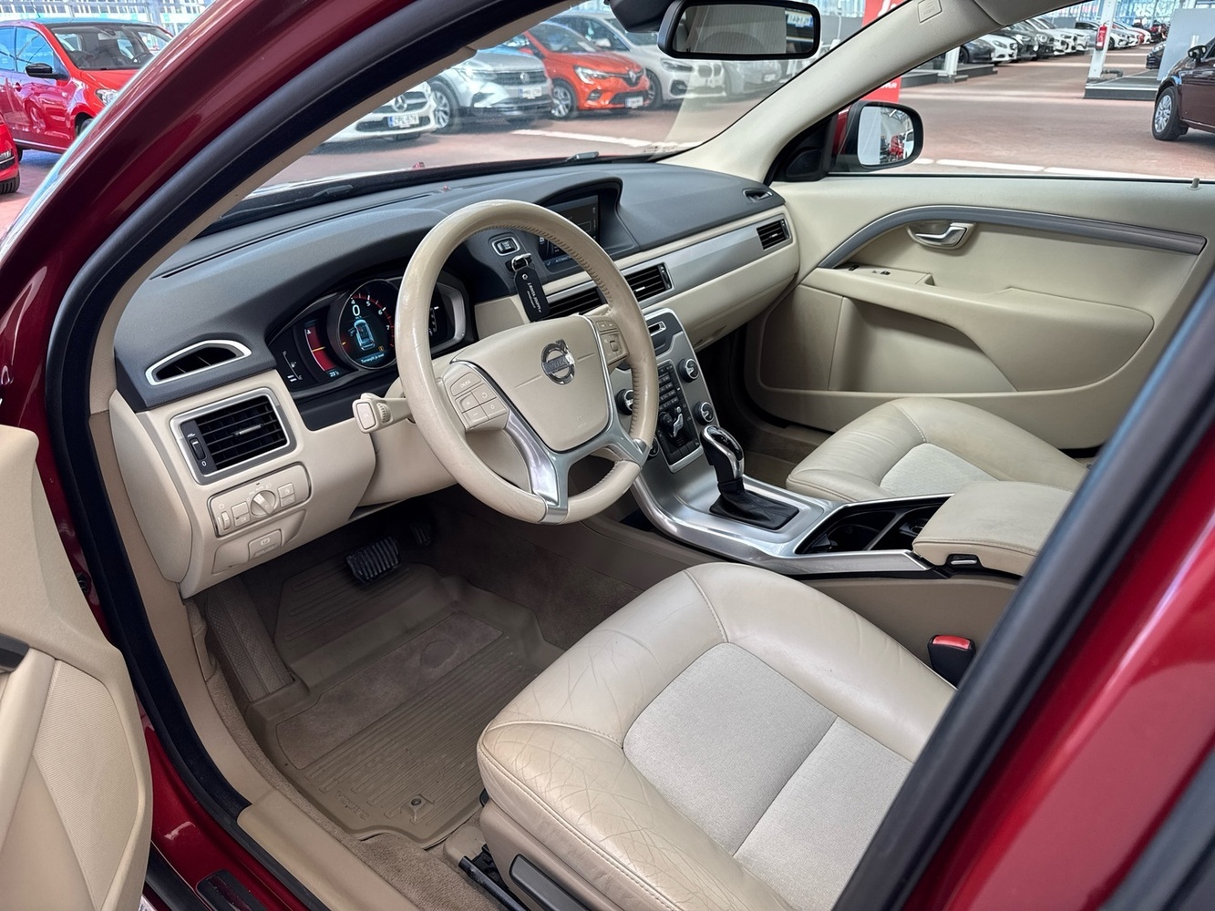 Volvo V70 vaihtoauto