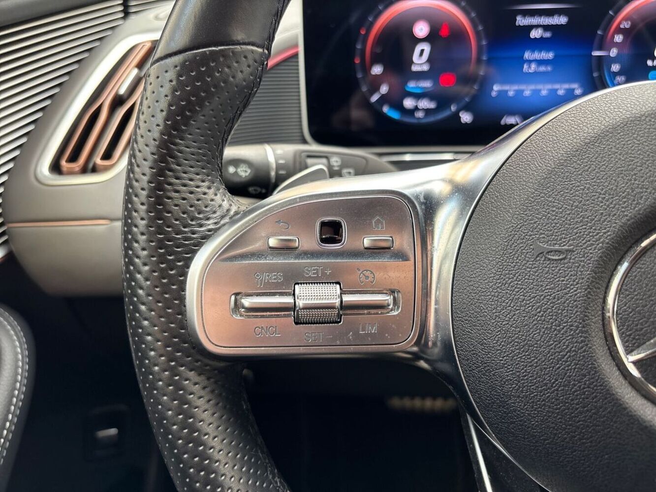 Mercedes-Benz EQC vaihtoauto
